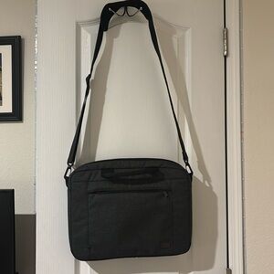 Case Logic laptop/book-bag